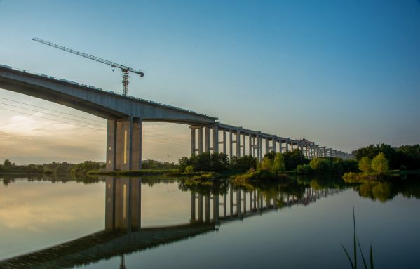 四川路桥桥梁工程公司获得下倾式锚索注浆液面查验设备专利确保锚固端的拉力